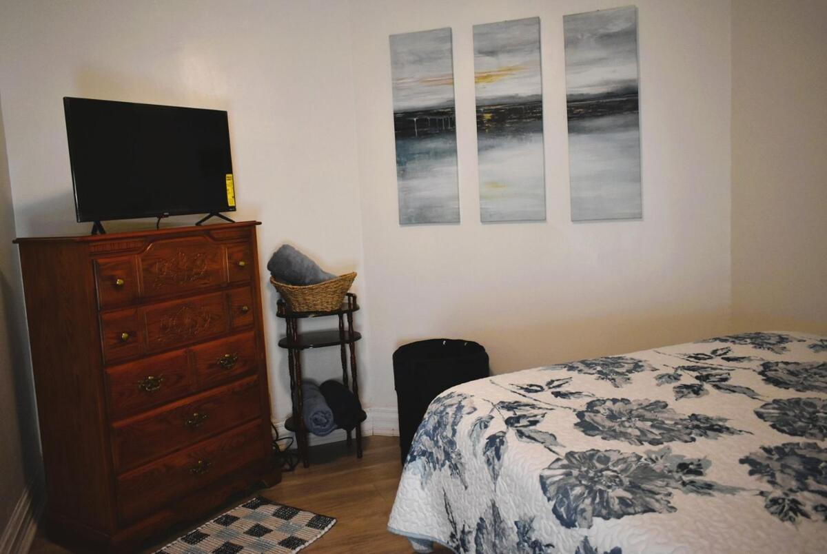 Downtown 1 Bdrm Oasis Apartment *